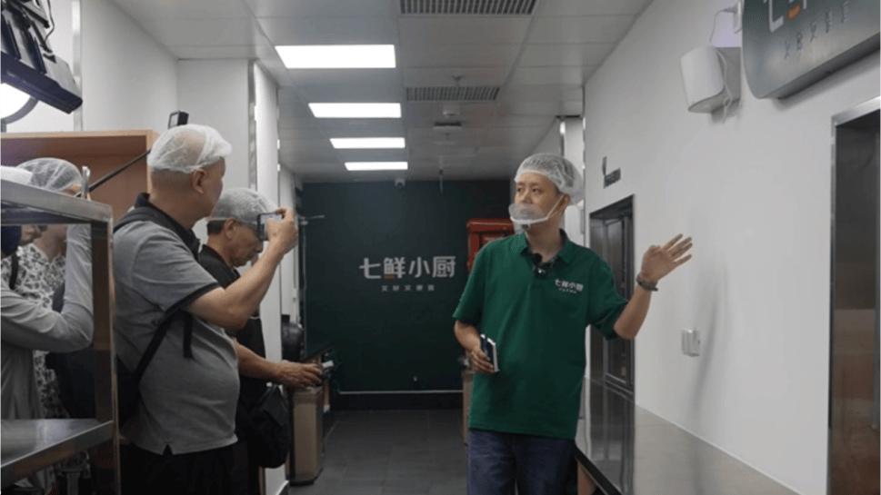 经济热力站|实地走访首家七鲜小厨:现炒现做不卖预制菜,“标配”24小时后厨直播